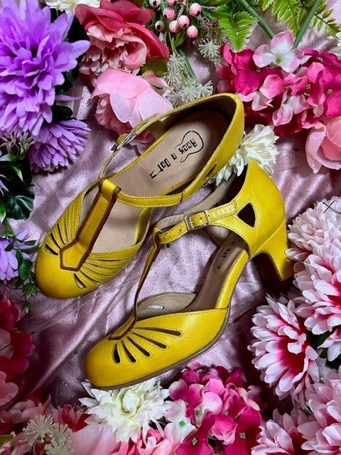 Yellow deals vintage shoes