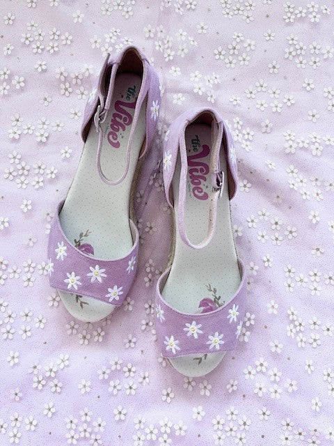 The Vibe is Daisy Daze in Lilac Suede