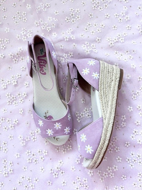 The Vibe is Daisy Daze in Lilac Suede